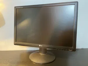 شاشة LG FLATRON 19" مستعملة