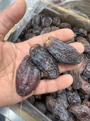 بيع التمور بالجملة وتعبئتها