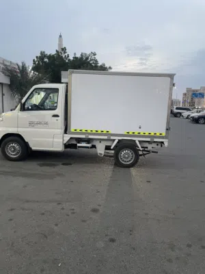 براد نقل عام مبرد ومجمد