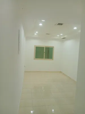 شقه للايجار بالسالميه استلام فوري غرفه وصاله ومطبخ وحمام يوجد براكين سيارات