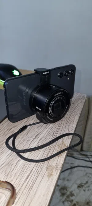 حوّل جوالك لكاميرا احترافية بـ 10x زووم! عدسة Sony QX10 (أخت الجديدة)