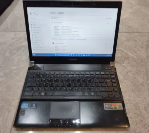 لابتوب Toshiba نظيف جدا شغال بدون مشاكل معالج intel core i7