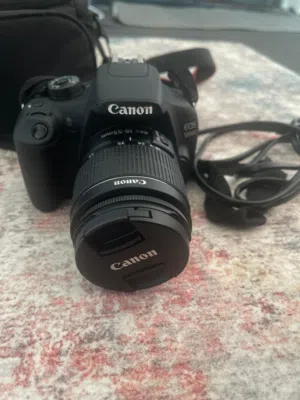 للبيع كاميرا Canon EOS 2000D