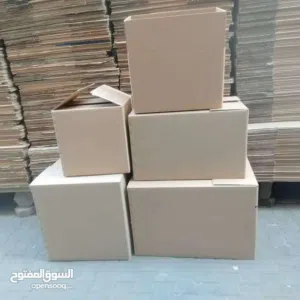 كراتين بوكساث للشحن والتغليف البضائع أثناء عملية النقل البضائع بعمان