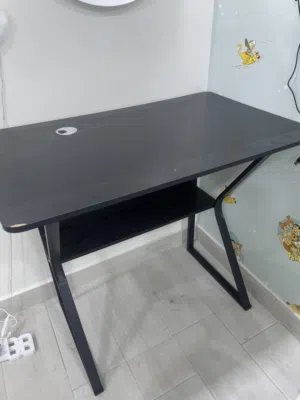 طاولة قيميني مستعملة يوم