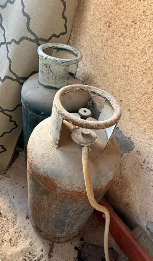 سلندرين غاز للبيع بسعر ممتاز