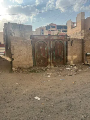 بيت للبيع منها ثلاث لبن ونص امام تبت صادق مقابل مستشفي اليتيم ع شارع 24 وشارع 8