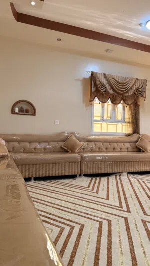 كنب للمجالس شبه مستعمل