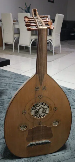 للبيع عود علي خليفه سوري صناعه 1977