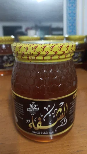 عسل عسل عسل عسل . عسل نحل طبيعي أصلي بدون مواد حافظه وبدون تعريضه للأشعه مما يجعله يحتفظ بكل خصائصه