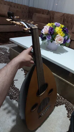 للبيع عود عراقي  – صناعة يدوية فاخرة ، مسرحي احترافي