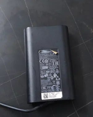 شاحن لابتوب DELL الاصلي 100/100 مستعمل بحالة ممتازه محفور DELL