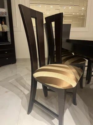 طاوله سفره مع 8 كراسي مستعمله
