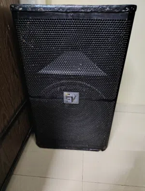 مكبر صوت من نوع ev