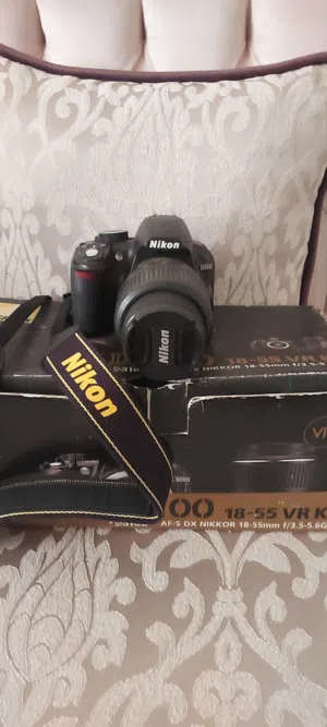 كميرا نيكون D3100 نظيفة جدا شبه جديده قليل استخدامها