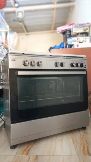 فرن غاز من فريجو خمس عيون استخدام سنه ونص تقريبا او اقل كل شي شغال فيه مطلوب 60 ريال قابل للتفاوض