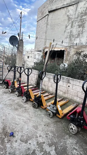 جكات رفع بشيل 2500 كيلو موجود 8 جكات