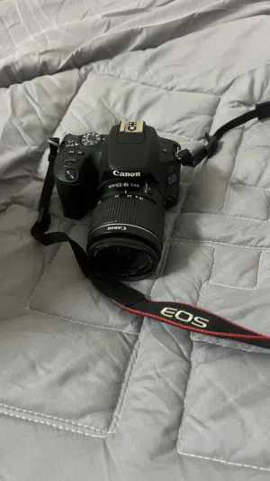 للبيع: كاميرا Canon EOS 200D بحالة ممتازة