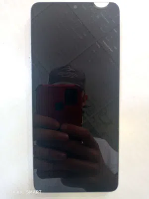جهاز للبيع الجهاز استعمال شهرين معاه شاحنوالأصلي+كرتونه التلفون وشاحن +كفرو اسود وجهاز ولا في خدش