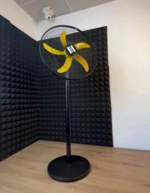 مروحه شحن راقيه ومميزه تتحول إلى 4 أشكال عموديه ومنضديه وتعليگ وجداريه شحنها يطول من 6 ساعات إلى 10