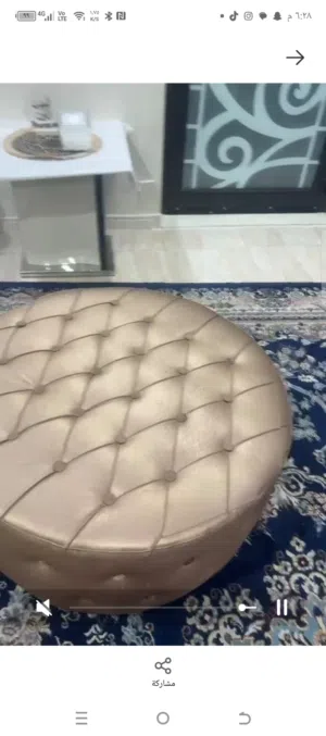 يوجد عدد كنب واحد حجم دائري بحاله جدا ممتازة