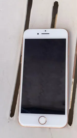 ايفون 8عادي للتبديل مع ايفون XR ومعا زيادة الفارق