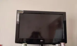 LG TV LCD TV 32 INCHES