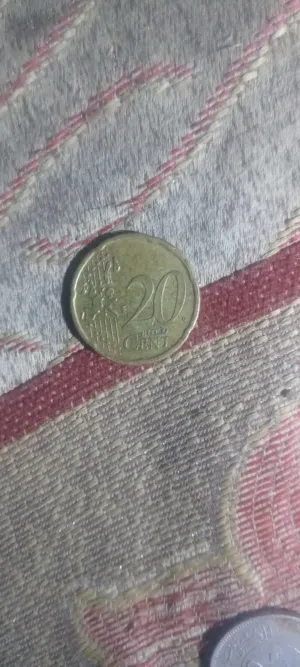 هذه العملة هي 20 سنت يورو.المعدن: مصنوعة من سبيكة تسمى "الذهب النوردكي" (النحاس، الألومنيوم، الزنك،
