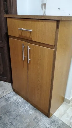 خرانة احذية بحالة ممتازة للبيع