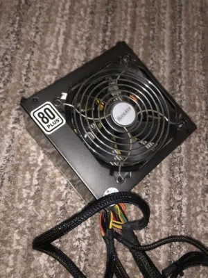 باور سبلاي Huntkey GS700 (600W) للبيع - نظيف جداً وبسعر ممتاز