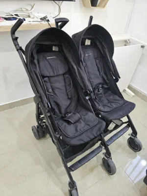 عربة أطفال مزدوجة (للتوائم) Bébé Confort بحالة ممتازة - عملية وخفيفة