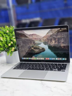 APPLE MACBOOK AIR  YEAR 2020 MODEL A2337 M1 PROCESSOR  8GB RAM 250GB SSD 13.3 INCH DISPLAY