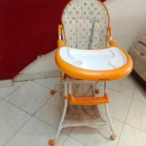 كرسي اكل للاطفال مستعمل بحالة الجديد