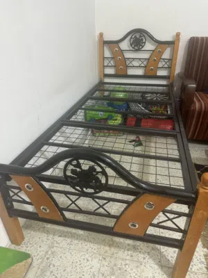 سرير حديد  للبيع