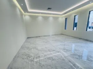 للإيجار شقة جديده مساحات كبيره اول ساكن