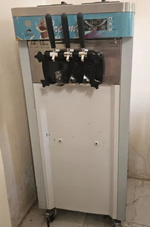 صانعة أيس كريم كبيرة