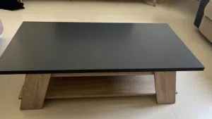 طاولة وسط استعمال نظيف