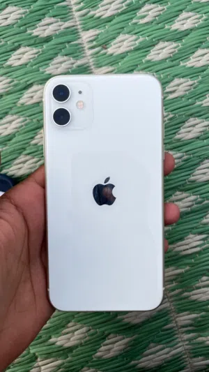 Apple iPhone 11 128 GB in Al Dakhiliya