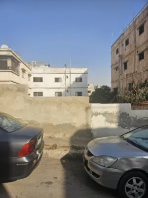 عمارة سكنية للبيع ، هي عبارة عن عمارتين مشتركتين بدرج واحد. العمارة للسكن او الاستثمار