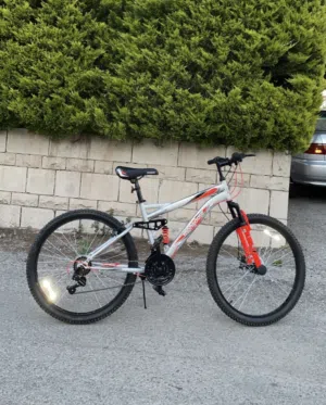 بسكليت جبلي mongoose / mountain bike ب حاله ممتازه قابل للتفاوض بشيء بسيط