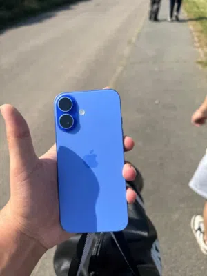 iPhone 16 çok temiz, neredeyse yeni durumda, garantili.