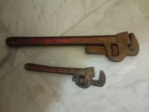 مفتاح مواسير