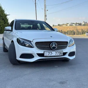 مرسيدس c350ا فل الفل وارد الشركه  لون ابيض صدفي موديل 2017  غرفة لون أحمر بانوراما