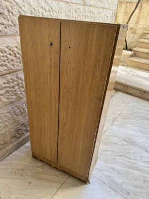 خزانه احذية بحالة جيدة للبيع