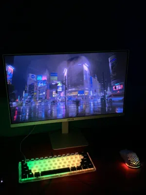 شاشة Devo و كيبورد Ducky و ماوس Devo