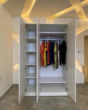 خزانة ملابس 3 درف  شامل التوصيل والتركيب متوفر عدة الوان حسب الطلب