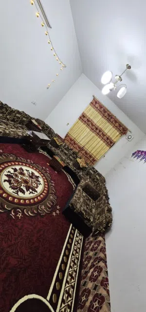 للبيع سرررريع مجلس ضغط سعودي ارتفاع 12 سم وابعاد المجلس 3×3.5  مع قاعدة خشبيه تحت المجلس بارتفاع 20