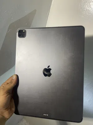 ايباد ابل برو الجيل الرابع ذاكره 1 تيرا حجم 12,9 هنش فقط بسعر 550$ او سعودي 2100ریال
