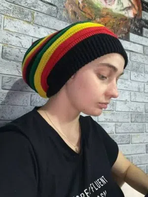 طاقيه طاقية هب هاب   صوف شغل يدوي مناسبه للشعر الطويل  قابل للمط الطويل او العريض طواقي كلاسيكيه