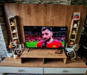 طاولة تلفزيون مودرن للبيع